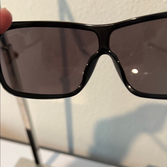 Gucci Black Sunglasses with Logo Detail